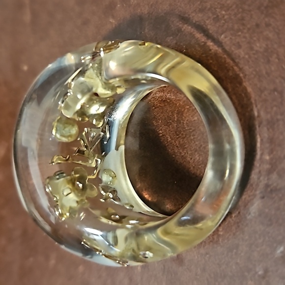 Louis Vuitton Berg Inclusion Ring Clear Gold and Red Monogram Flower - Picture 3 of 4